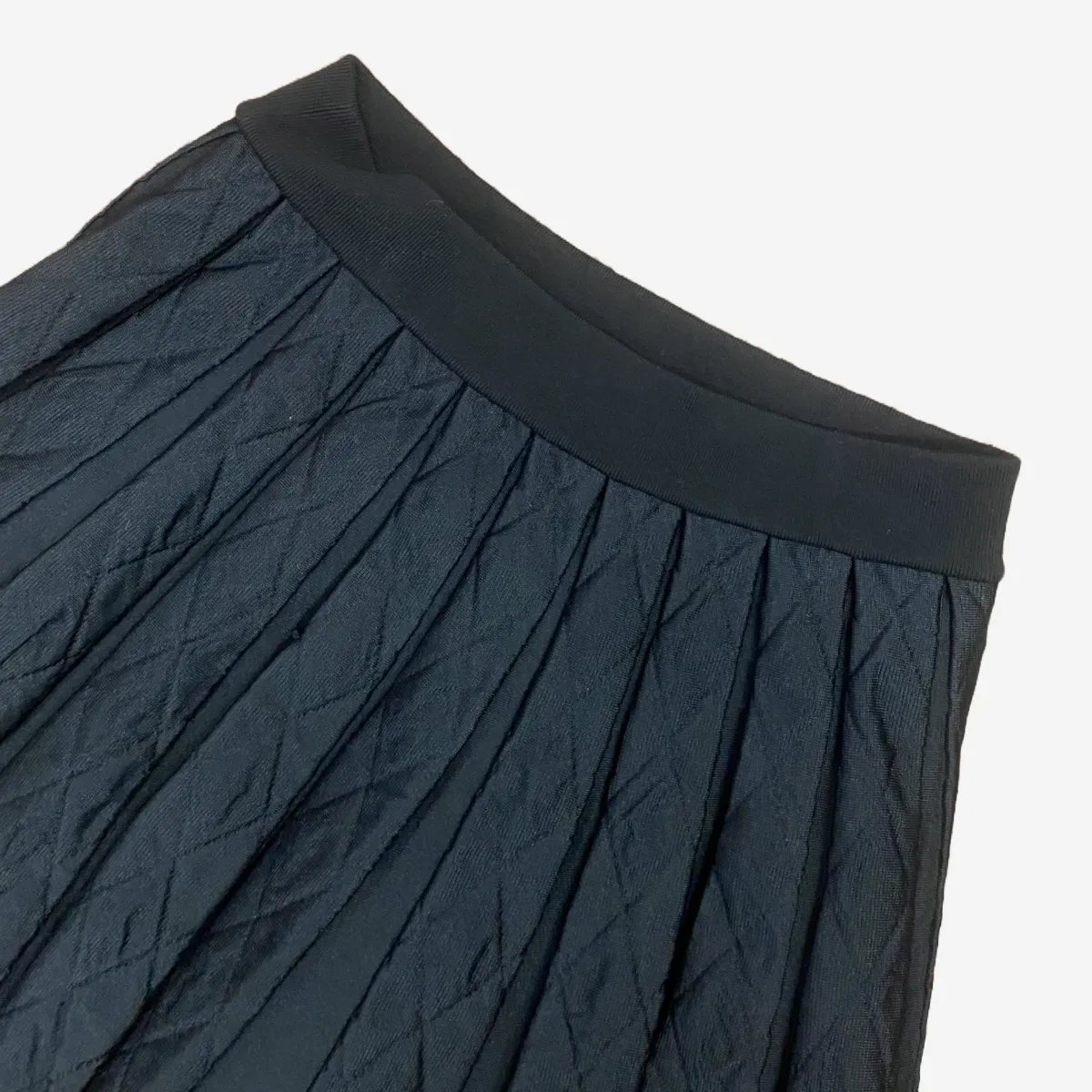 Louis Vuitton black woolen pleated skirt with elastic waist